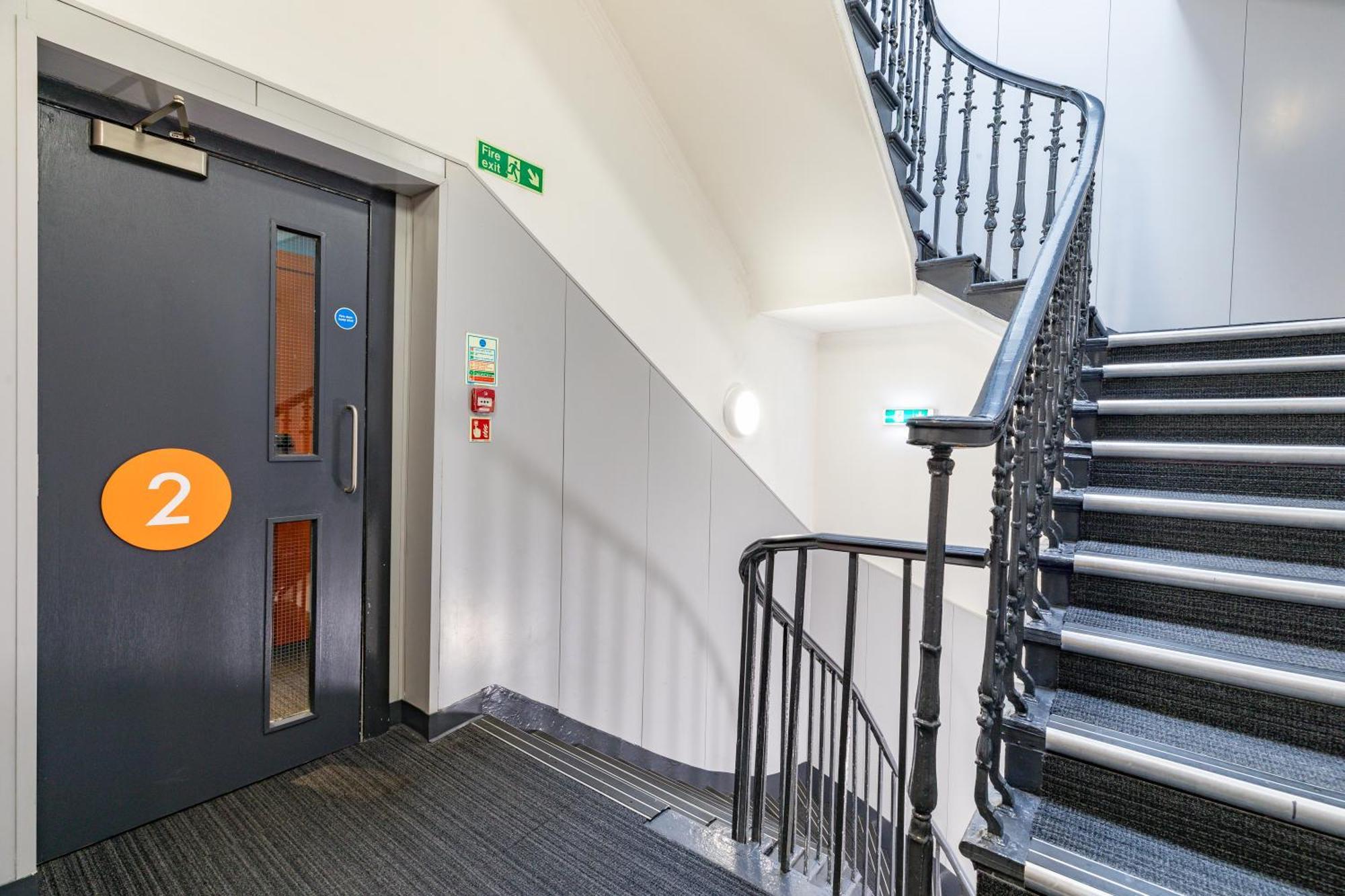 Easyhotel Edinburgh Exterior photo