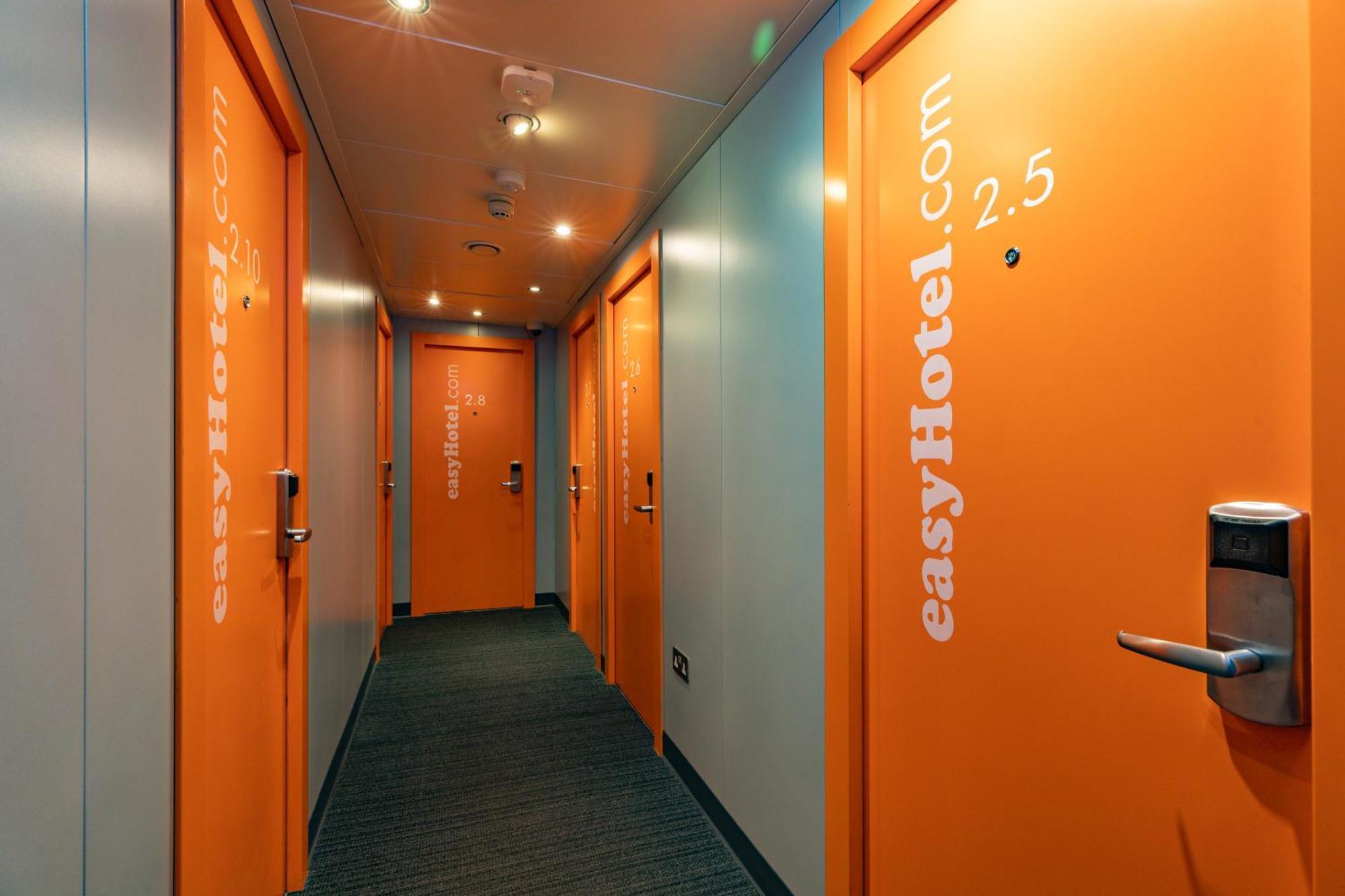 Easyhotel Edinburgh Exterior photo