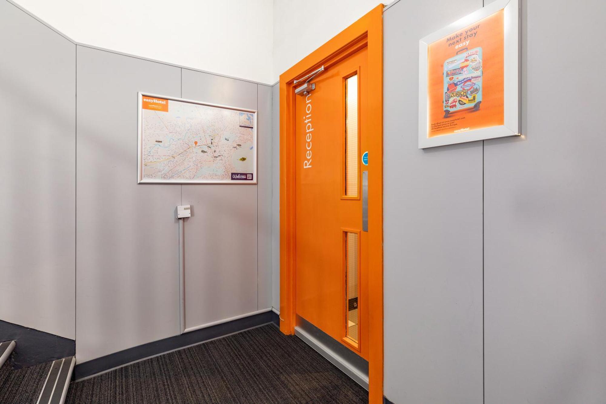 Easyhotel Edinburgh Exterior photo