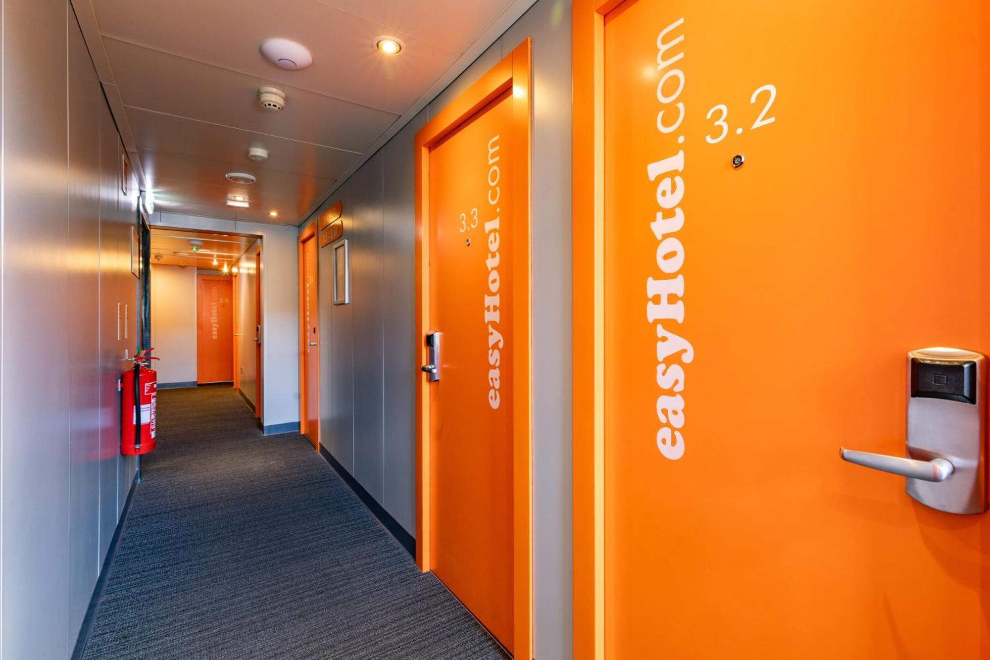 Easyhotel Edinburgh Exterior photo
