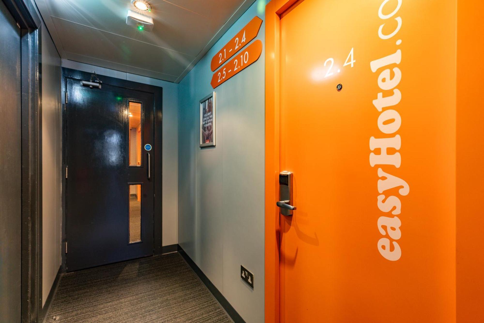 Easyhotel Edinburgh Exterior photo