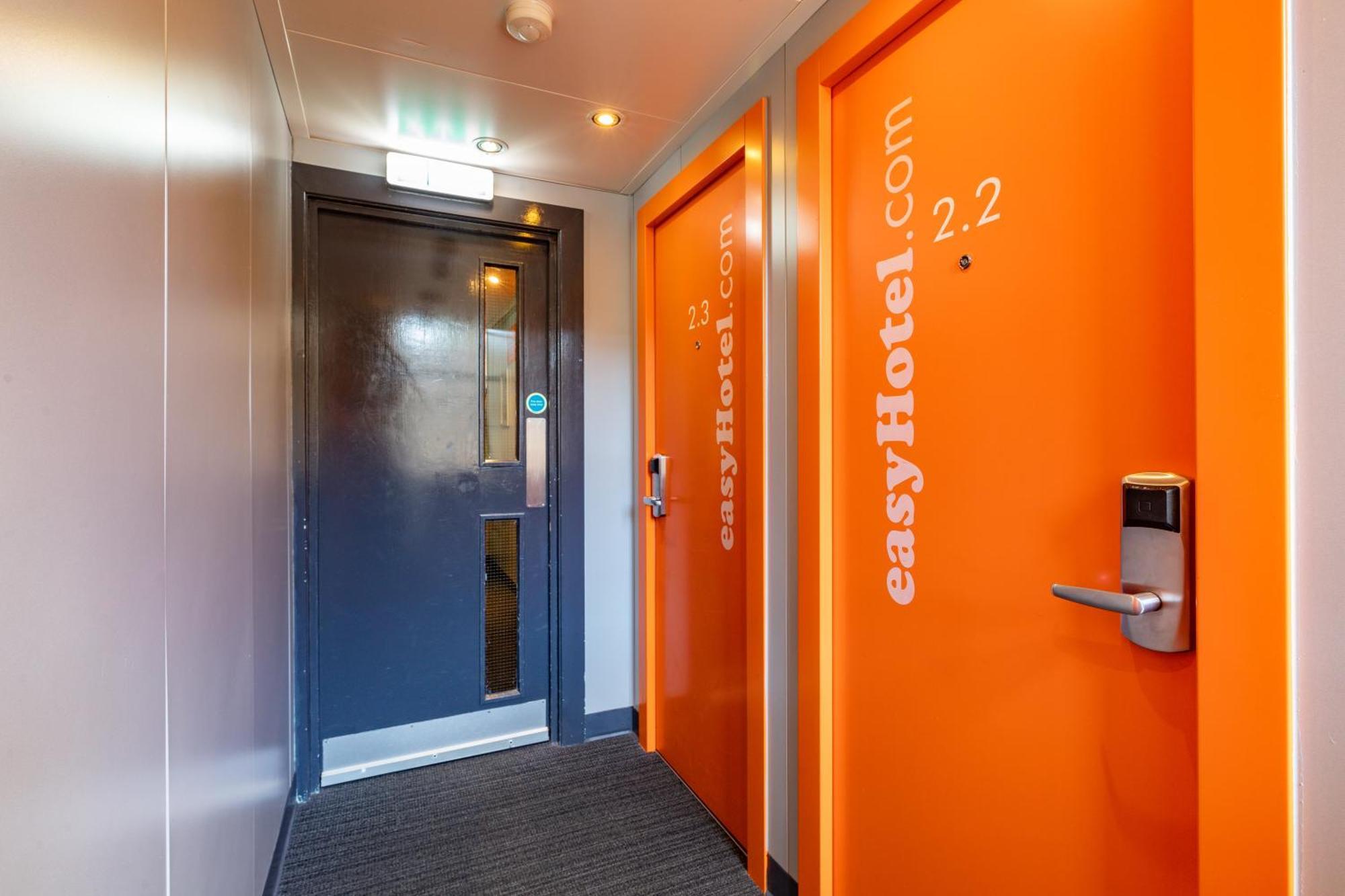 Easyhotel Edinburgh Exterior photo