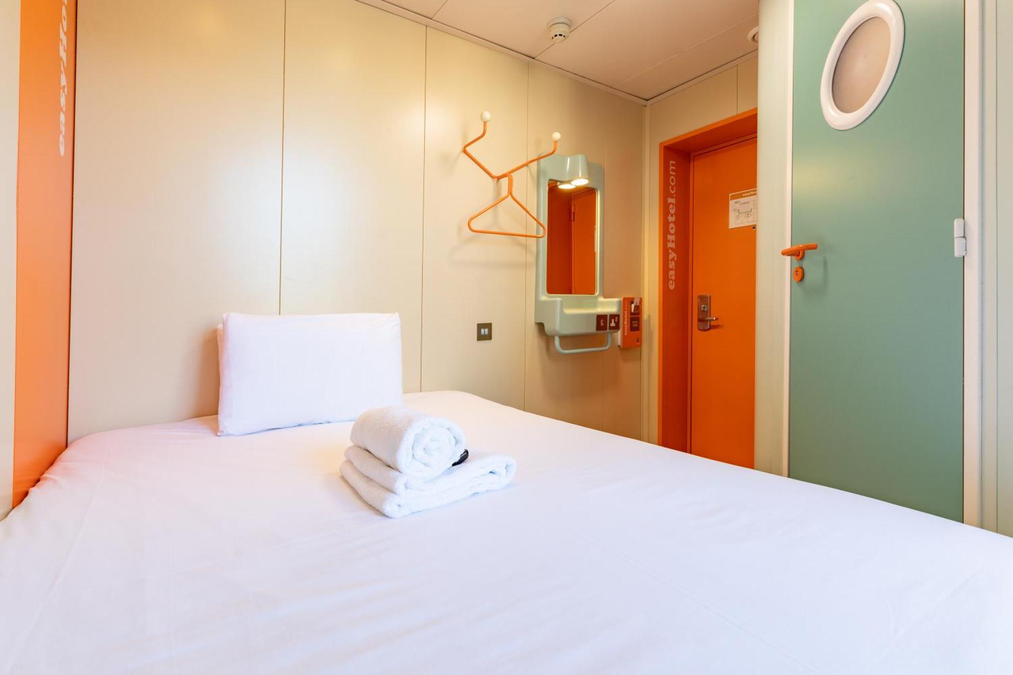 Easyhotel Edinburgh Exterior photo