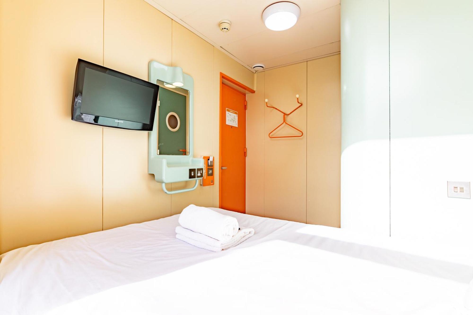 Easyhotel Edinburgh Exterior photo
