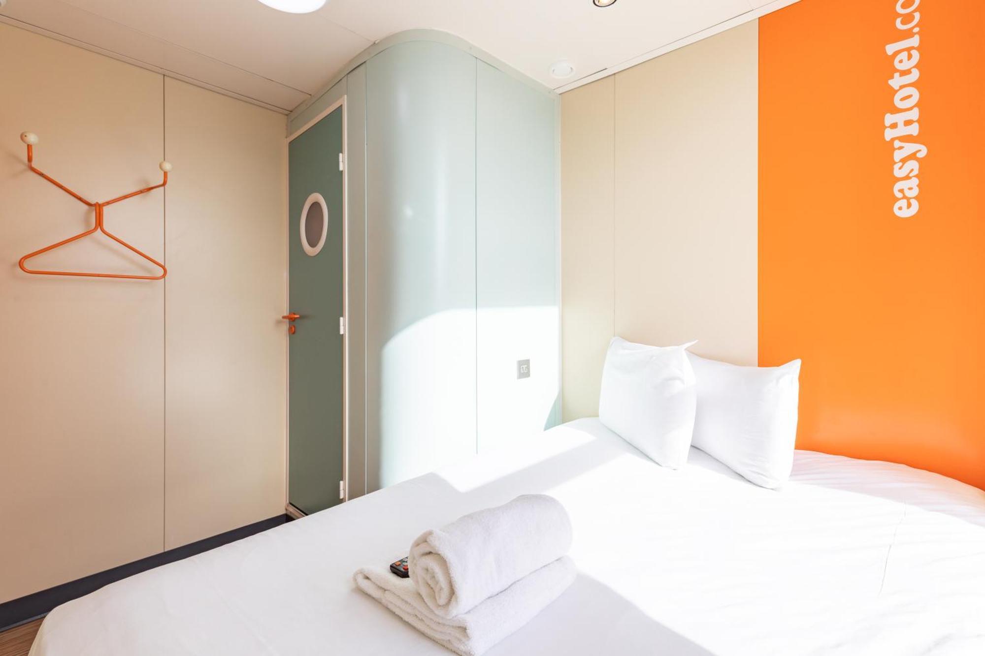 Easyhotel Edinburgh Exterior photo